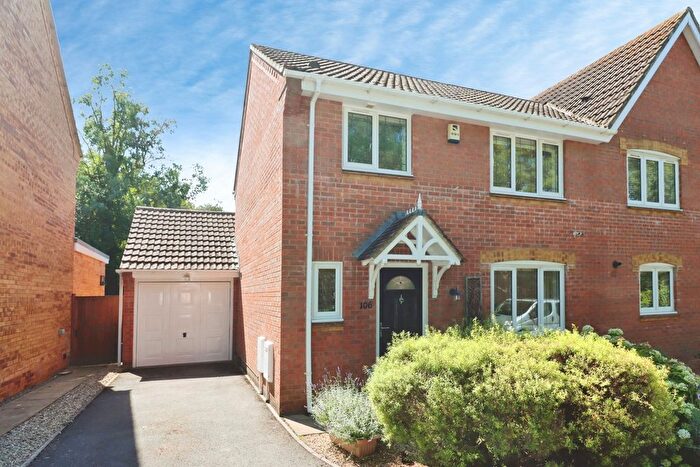 3 Bedroom Semi-Detached House For Sale In Elizabeth Way, Mangotsfield, Bristol, BS16