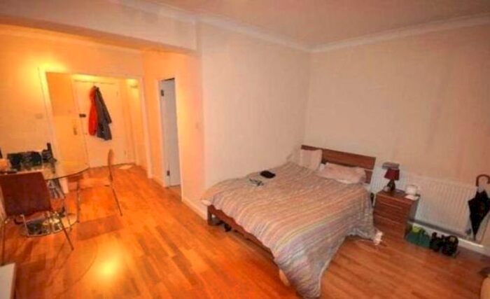 Studio To Rent In Euston Road, London, NW1