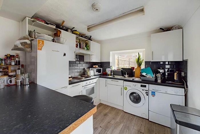 5 Bedroom House To Rent In Milton Road, Southampton, SO15