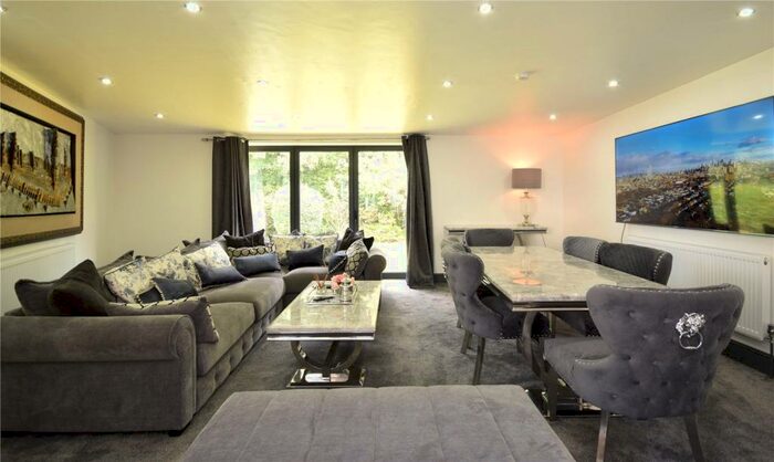 5 Bedroom Semi-Detached House To Rent In Green Way, Scarcroft, Leeds, LS14