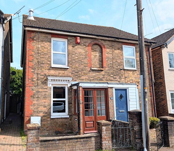 3 Bedroom Semi-Detached House To Rent In Station Road, Horsham, RH13