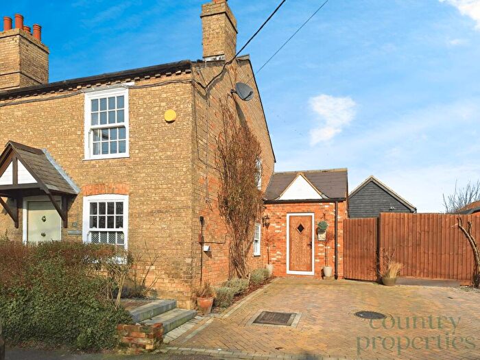 2 Bedroom End Of Terrace House For Sale In Church Street, Dunton, Biggleswade, SG18
