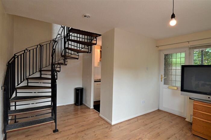 1 Bedroom Semi-Detached House To Rent In Warren Avenue, Leicester, LE4