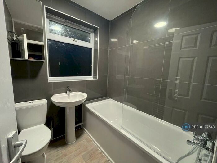 3 Bedroom Terraced House To Rent In Tysoe Avenue, Enfield, EN3