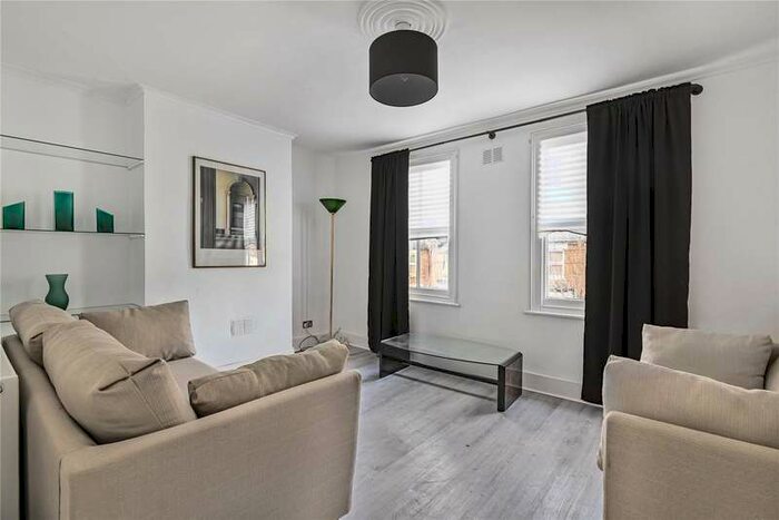 2 Bedroom Flat To Rent In Crowland Road, Seven Sisters, London, N15
