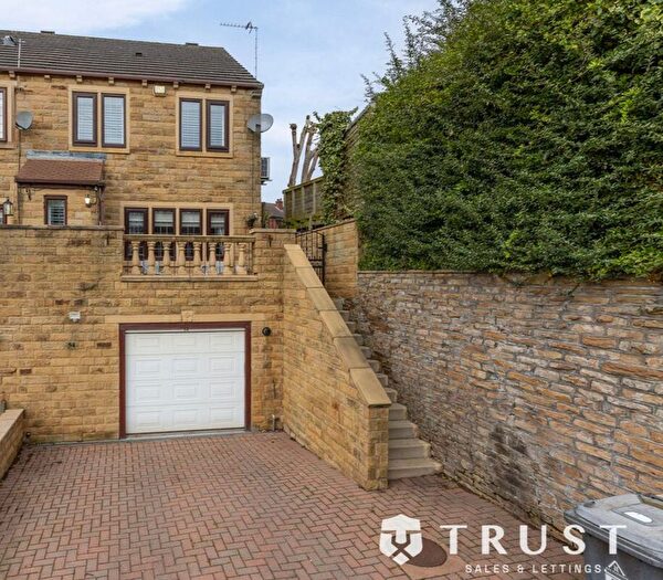 3 Bedroom End Terrace House For Sale In Headland Lane, Earlsheaton, WF12