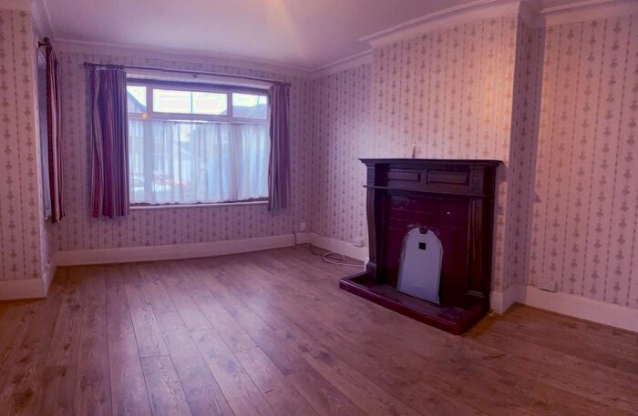 3 Bedroom Semi-Detached House To Rent In Kingsfield Avenue, North Harrow, Harrow, HA2