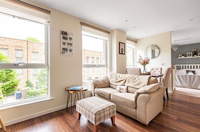 1 Bedroom Flat To Rent In Rosenburg Road, Acton, W3