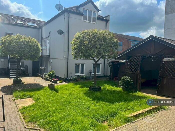 1 Bedroom Flat To Rent In Lathwell Court, Luton, LU2