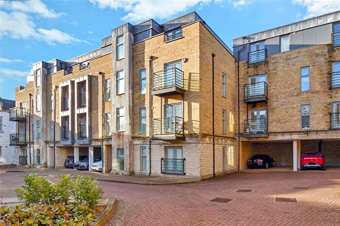1 Bedroom Flat For Sale In Church Street, Maidstone, Kent, ME14