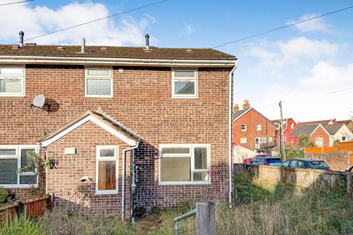 3 Bedroom End Of Terrace House For Sale In Osborne Road, East Cowes, Isle Of Wight, PO32