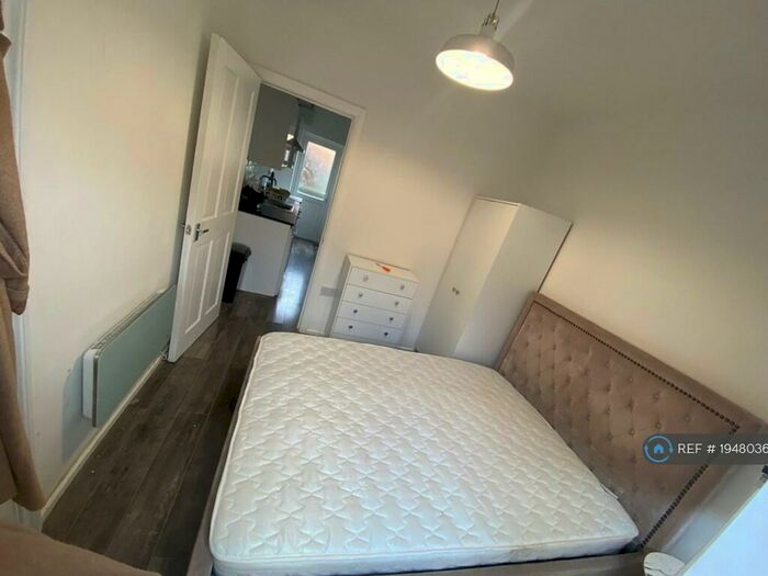 Studio To Rent In East Ham, London, E6