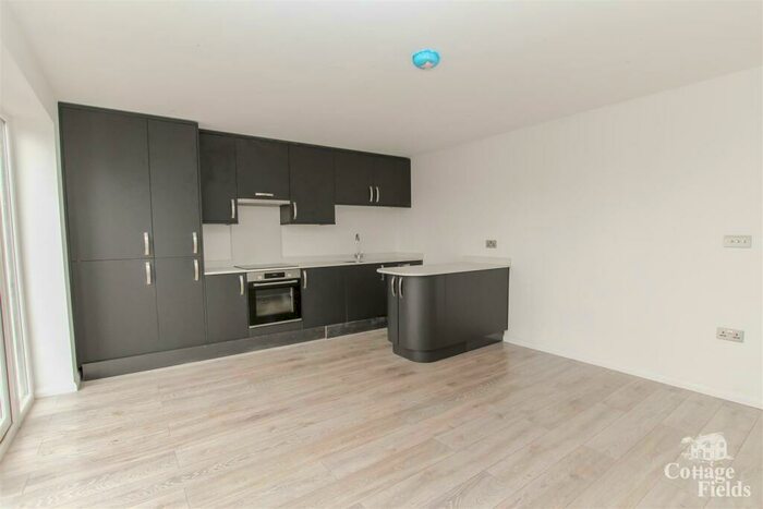 4 Bedroom House To Rent In Warwick Road, London, E4