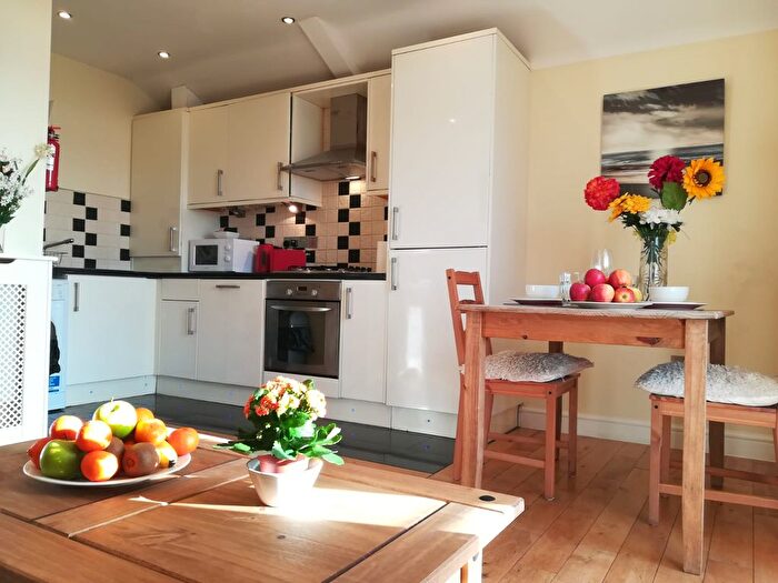 1 Bedroom Flat To Rent In Sketty Road, Swansea, SA2