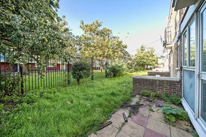 Studio To Rent In Stepney Way, Stepney, London, E1