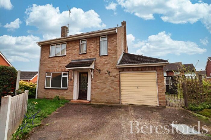 3 Bedroom Detached House For Sale In Crescent Road, Heybridge, CM9