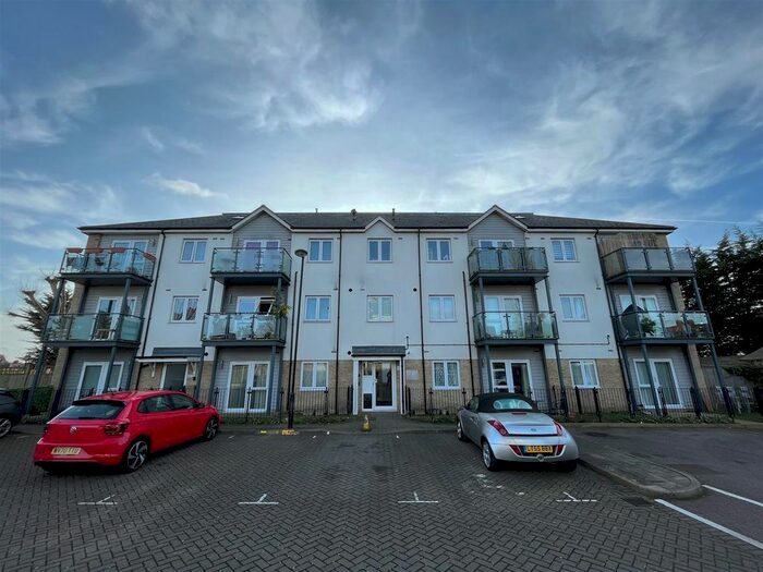 2 Bedroom Flat To Rent In Louisa Oakes Close, Chingford, London, E4