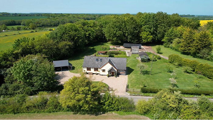 4 Bedroom Detached House For Sale In Eythorne Road, Shepherdswell, Kent, CT15