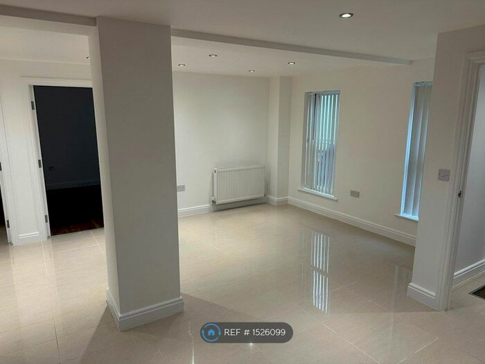 1 Bedroom Flat To Rent In Avery Court, Aldershot, GU11