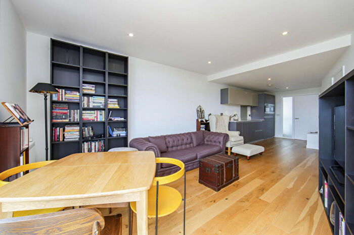 2 Bedroom Flat For Sale In The Arc, Packington Street, N1