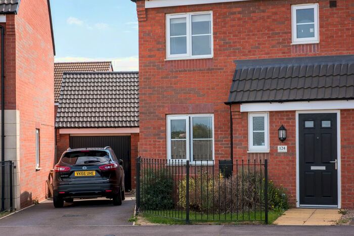 3 Bedroom Semi-Detached House To Rent In Birstall Meadow Road, Birstall, LE4