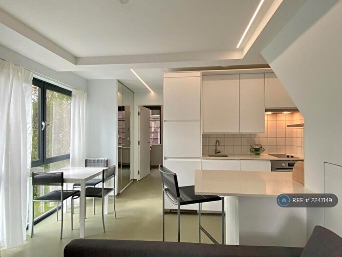 1 Bedroom Flat To Rent In Shrewsbury Court, London, EC1Y