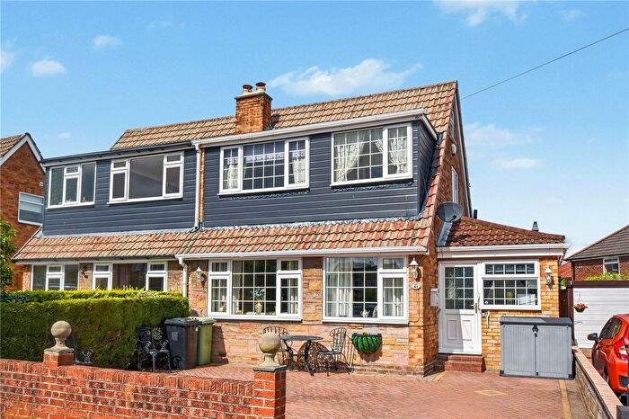 3 Bedroom Semi Detached House For Sale In Goodwood Avenue, Kippax, Leeds, West Yorkshire, LS25