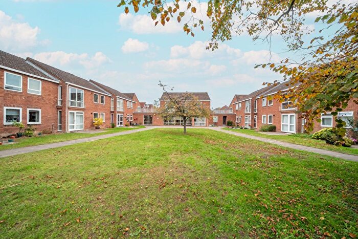 1 Bedroom Flat For Sale In The Beeches, Andover, SP10