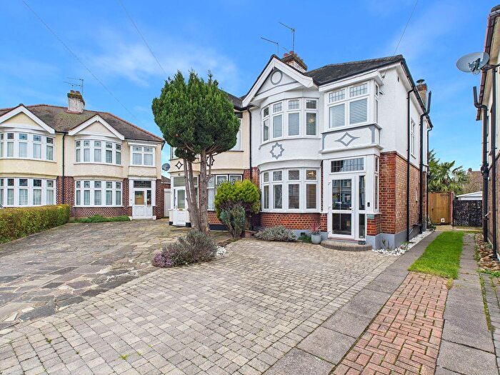 3 Bedroom Semi-Detached House For Sale In Balgonie Road, London, E4