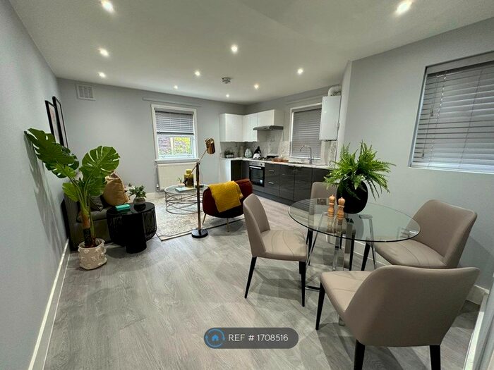 2 Bedroom Flat To Rent In Ling Road, London, E16