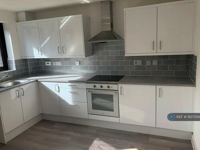 2 Bedroom Semi-Detached House To Rent In Meadowland, Chineham, Basingstoke, RG24