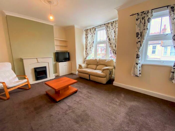 2 Bedroom Flat To Rent In Chandos Road, Tottenham, N17