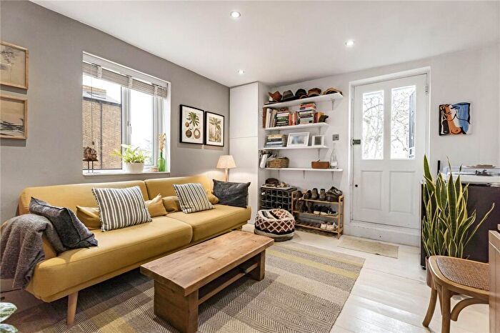 1 Bedroom Maisonette To Rent In Forest Road, Hackney, London, E8