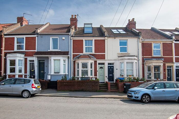 3 Bedroom Terraced House For Sale In Luckwell Road, Bedminster, Bristol, BS3