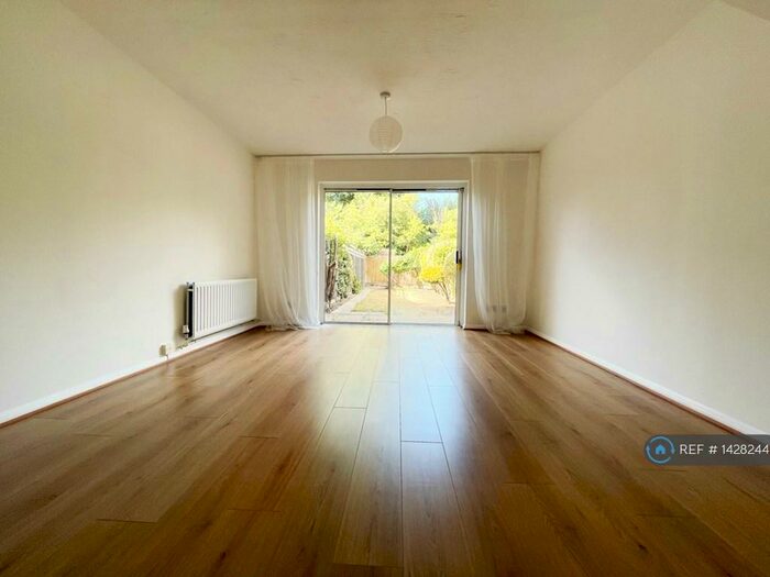 2 Bedroom Terraced House To Rent In Pennington Way, London, SE12