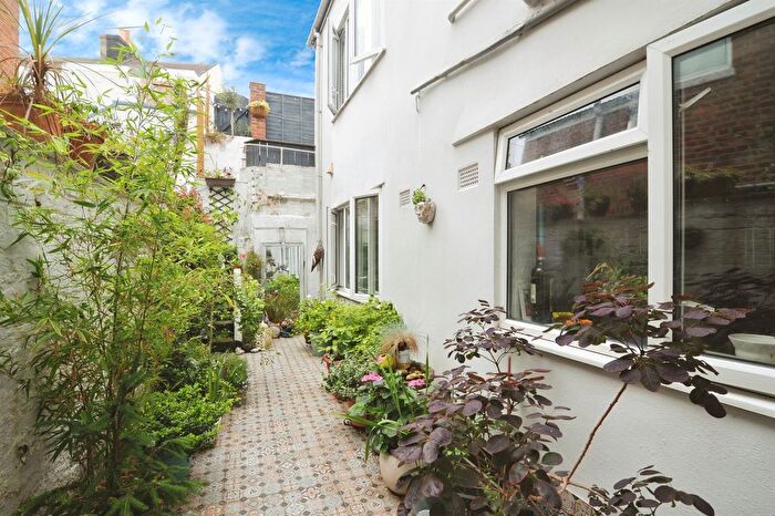 1 Bedroom Flat For Sale In St. Peters Road, St. Leonards-On-Sea, TN37