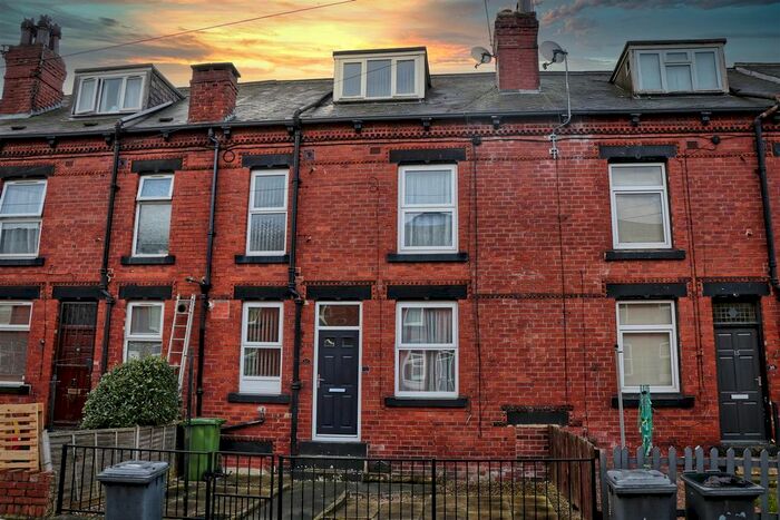 2 Bedroom Property To Rent In Cecil Grove, Armley, Leeds, LS12