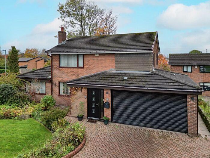 4 Bedroom Detached House For Sale In Greenshank Close, Rochdale, OL11