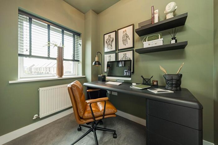 4 Bedroom Semi Detached House For Sale In Newmarket Road, Cambridge, CB5