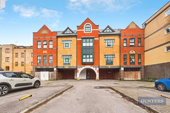 1 Bedroom Flat To Rent In Hampton House, St. Marys Place, SO14