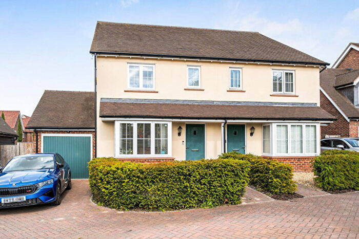 3 Bedroom Semi-Detached House For Sale In Doric Avenue, Chineham Basingstoke, RG24