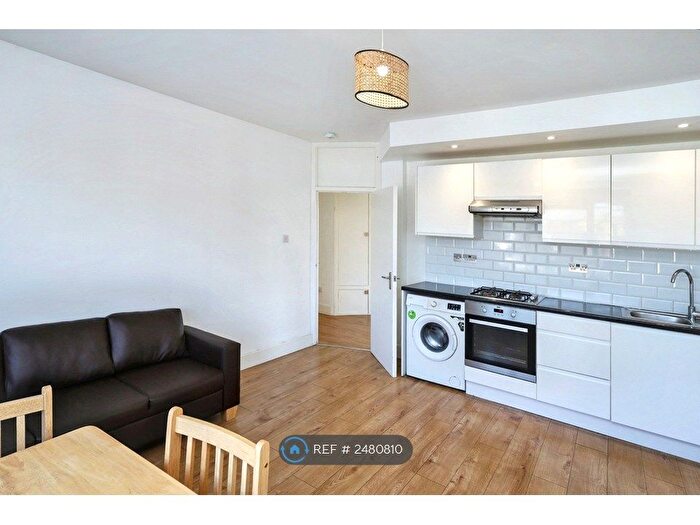 2 Bedroom Flat To Rent In Beaumont Court, London, E5