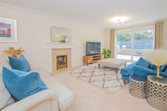 5 Bedroom Detached House For Sale In Bates Close, Market Harborough, LE16