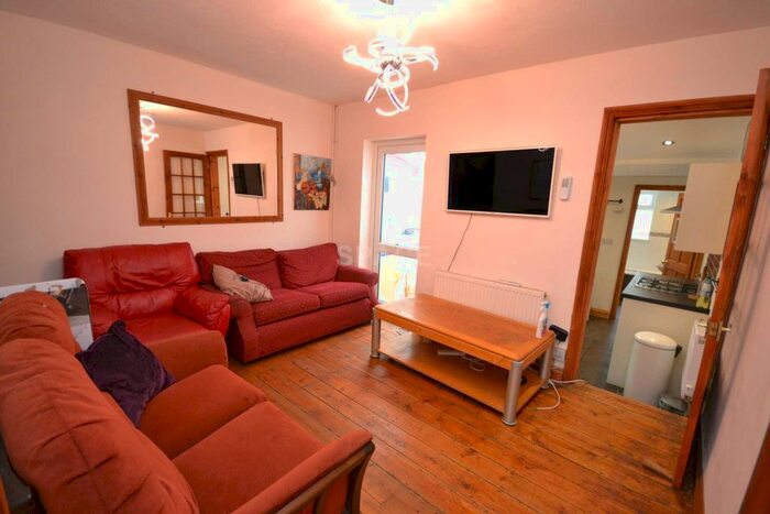 4 Bedroom Terraced House To Rent In Blenheim Gardens, Reading, Berkshire, RG1