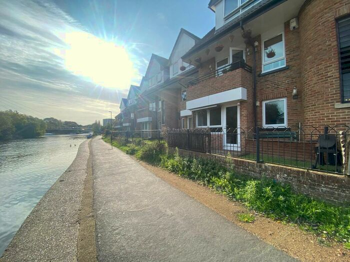 1 Bedroom Flat To Rent In Isis Court, Reading, Berkshire, RG1