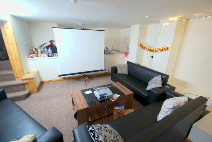 9 Bedroom Terraced House To Rent In Hyde Park Road, Hyde Park, Leeds, LS6