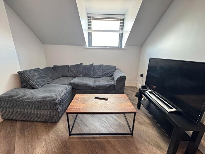 3 Bedroom Apartment To Rent In Flat, Bed Radcliffe Road, West Bridgford, Nottingham, NG2