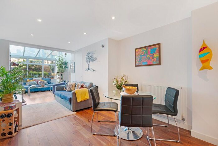 2 Bedroom Flat To Rent In Holmdale Road, West Hampstead, London, NW6