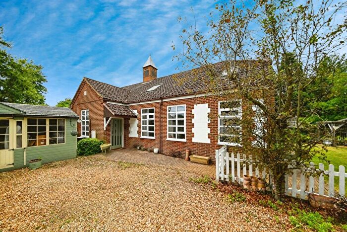 3 Bedroom Barn Conversion For Sale In Sandy Lane, Blackborough End, King's Lynn, PE32