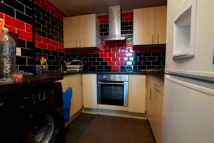 1 Bedroom Flat For Sale In Princess Margaret Road, East Tilbury, RM18